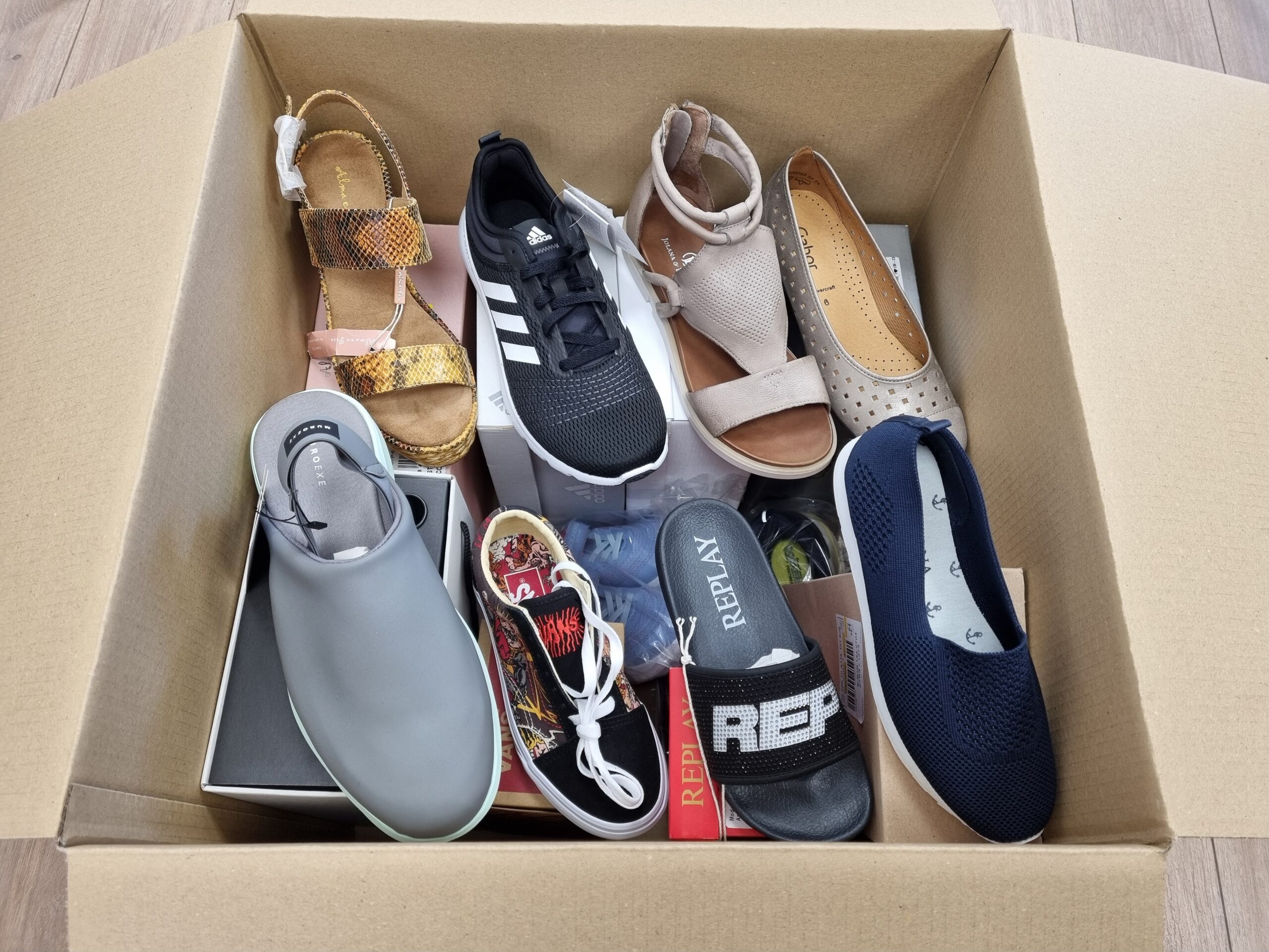 Buty Outlet – zestaw SHS20, 10 par